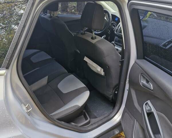 Сірий Форд Фокус, об'ємом двигуна 1 л та пробігом 80 тис. км за 7500 $, фото 39 на Automoto.ua