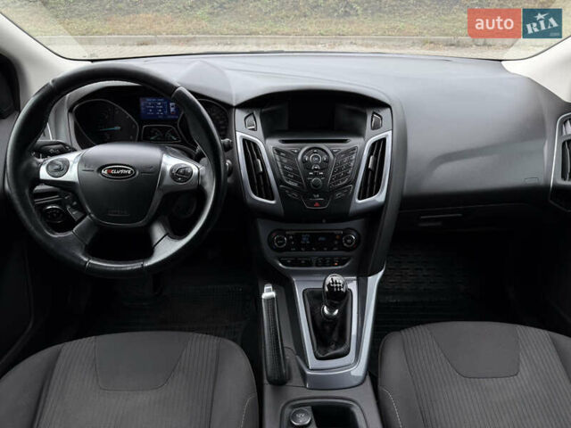 Серый Форд Фокус, объемом двигателя 1.56 л и пробегом 232 тыс. км за 7400 $, фото 19 на Automoto.ua