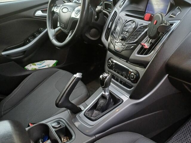 Серый Форд Фокус, объемом двигателя 1.6 л и пробегом 294 тыс. км за 7400 $, фото 3 на Automoto.ua