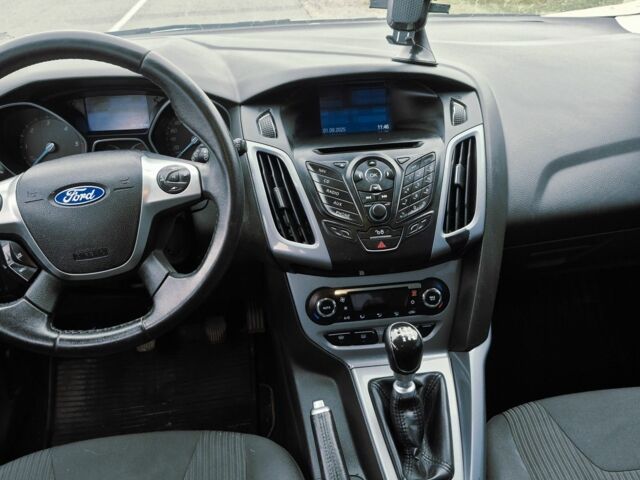 Серый Форд Фокус, объемом двигателя 1.6 л и пробегом 220 тыс. км за 8200 $, фото 4 на Automoto.ua