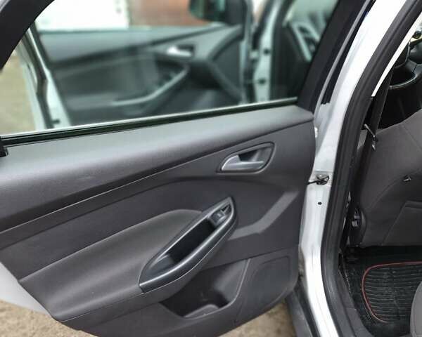 Сірий Форд Фокус, об'ємом двигуна 1.56 л та пробігом 210 тис. км за 8500 $, фото 26 на Automoto.ua