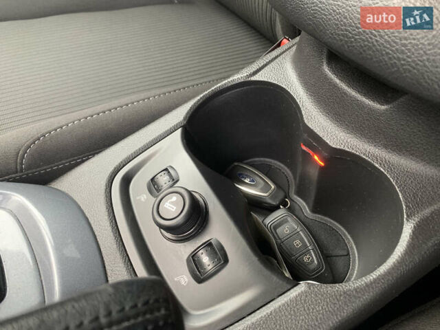 Серый Форд Фокус, объемом двигателя 1.6 л и пробегом 215 тыс. км за 8200 $, фото 31 на Automoto.ua