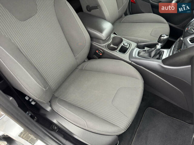 Сірий Форд Фокус, об'ємом двигуна 1.6 л та пробігом 219 тис. км за 8599 $, фото 63 на Automoto.ua