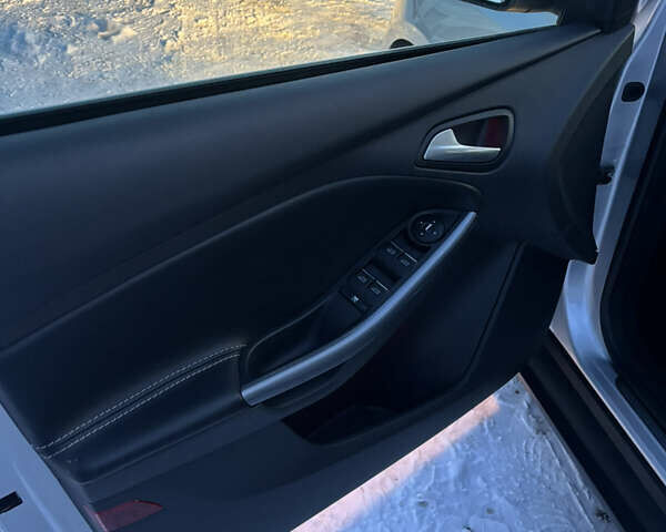 Серый Форд Фокус, объемом двигателя 1.6 л и пробегом 245 тыс. км за 8450 $, фото 4 на Automoto.ua