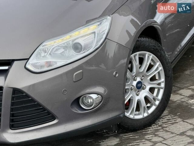 Серый Форд Фокус, объемом двигателя 1.6 л и пробегом 228 тыс. км за 8500 $, фото 13 на Automoto.ua