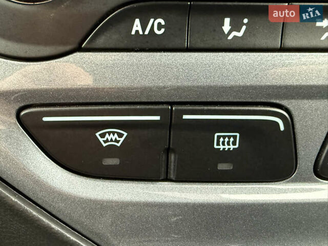 Серый Форд Фокус, объемом двигателя 1.6 л и пробегом 227 тыс. км за 8900 $, фото 54 на Automoto.ua