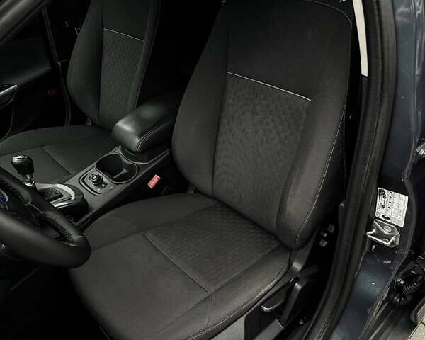 Серый Форд Фокус, объемом двигателя 1.6 л и пробегом 200 тыс. км за 8700 $, фото 43 на Automoto.ua