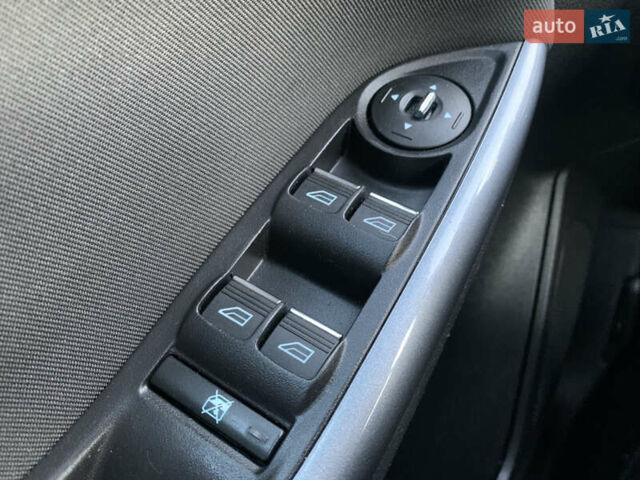 Серый Форд Фокус, объемом двигателя 1.6 л и пробегом 236 тыс. км за 7500 $, фото 35 на Automoto.ua