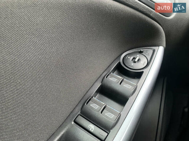 Серый Форд Фокус, объемом двигателя 1.6 л и пробегом 215 тыс. км за 8200 $, фото 37 на Automoto.ua