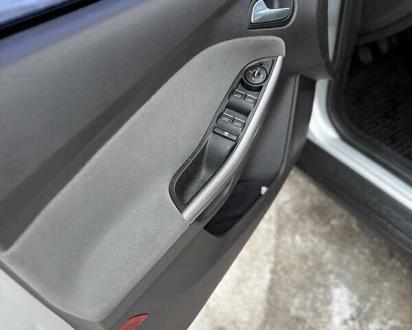 Серый Форд Фокус, объемом двигателя 1.6 л и пробегом 214 тыс. км за 7250 $, фото 10 на Automoto.ua