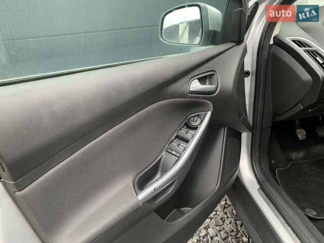 Серый Форд Фокус, объемом двигателя 1.6 л и пробегом 215 тыс. км за 8200 $, фото 20 на Automoto.ua