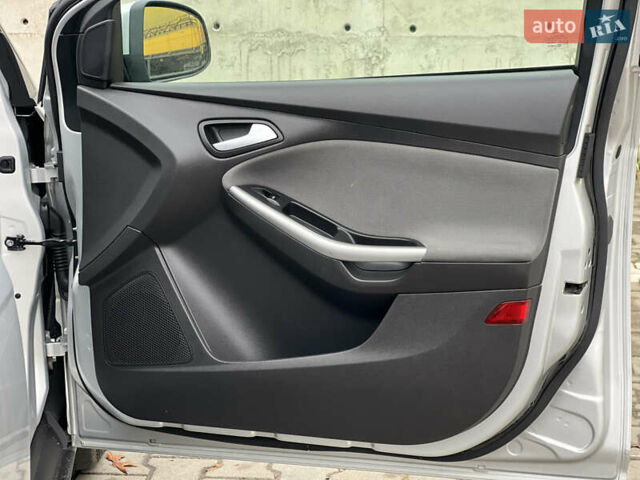 Серый Форд Фокус, объемом двигателя 1.6 л и пробегом 243 тыс. км за 7000 $, фото 21 на Automoto.ua