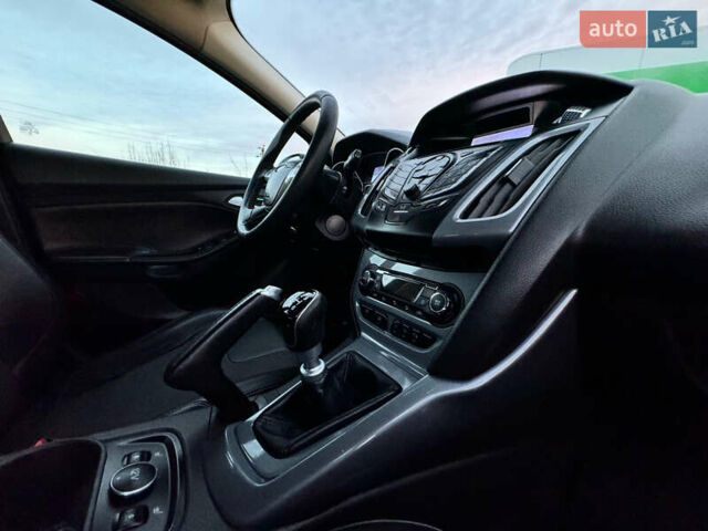 Серый Форд Фокус, объемом двигателя 1.6 л и пробегом 219 тыс. км за 9499 $, фото 102 на Automoto.ua