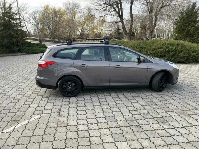 Сірий Форд Фокус, об'ємом двигуна 1 л та пробігом 213 тис. км за 6600 $, фото 2 на Automoto.ua