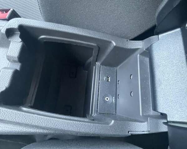 Серый Форд Фокус, объемом двигателя 1.6 л и пробегом 224 тыс. км за 8500 $, фото 40 на Automoto.ua