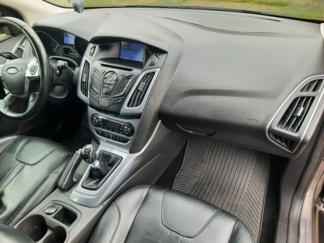 Серый Форд Фокус, объемом двигателя 1.6 л и пробегом 259 тыс. км за 8250 $, фото 11 на Automoto.ua