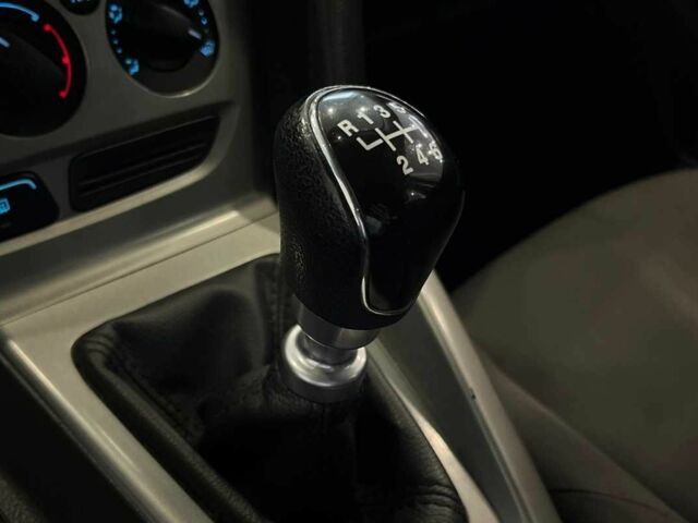 Форд Фокус 2014 у Львові на Automoto.ua Сірий Форд Фокус, об'ємом двигуна 1.6 л та пробігом 263 тис. км за 7600 $, фото 16 на Automoto.ua