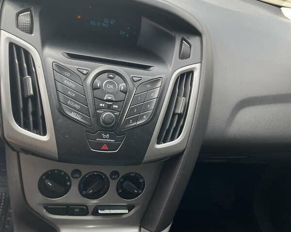 Серый Форд Фокус, объемом двигателя 1.6 л и пробегом 253 тыс. км за 7250 $, фото 6 на Automoto.ua