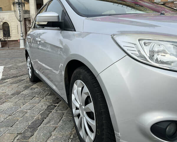 Серый Форд Фокус, объемом двигателя 2 л и пробегом 125 тыс. км за 8200 $, фото 4 на Automoto.ua