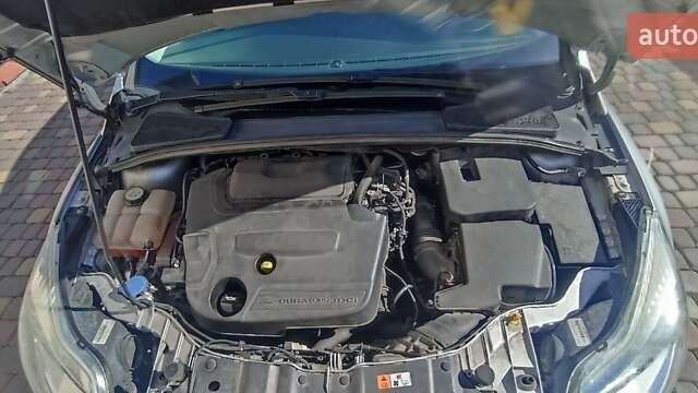 Форд Фокус 2014 в Калуше на Automoto.ua Серый Форд Фокус, объемом двигателя 2 л и пробегом 238 тыс. км за 7500 $, фото 17 на Automoto.ua