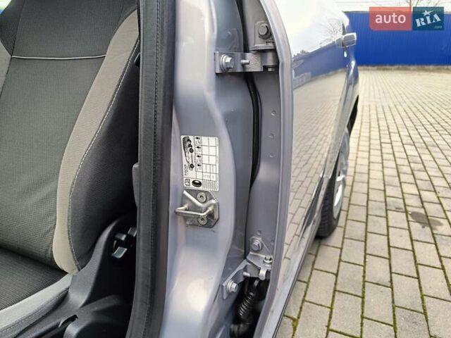 Серый Форд Фокус, объемом двигателя 1.6 л и пробегом 236 тыс. км за 6900 $, фото 58 на Automoto.ua