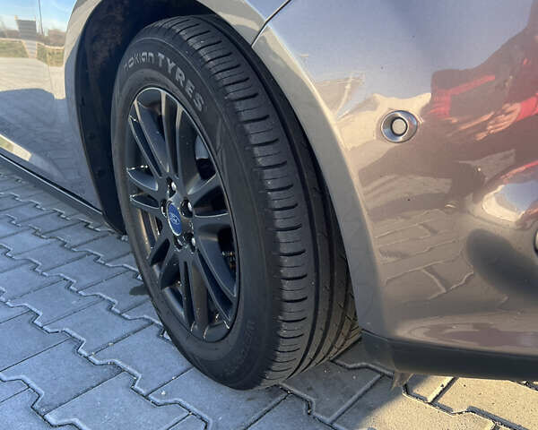 Серый Форд Фокус, объемом двигателя 2 л и пробегом 243 тыс. км за 9150 $, фото 3 на Automoto.ua