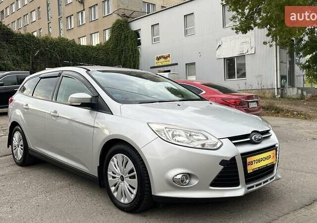 Серый Форд Фокус, объемом двигателя 2 л и пробегом 240 тыс. км за 8500 $, фото 1 на Automoto.ua