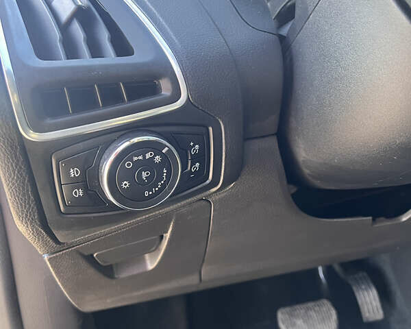 Серый Форд Фокус, объемом двигателя 2 л и пробегом 243 тыс. км за 9150 $, фото 33 на Automoto.ua