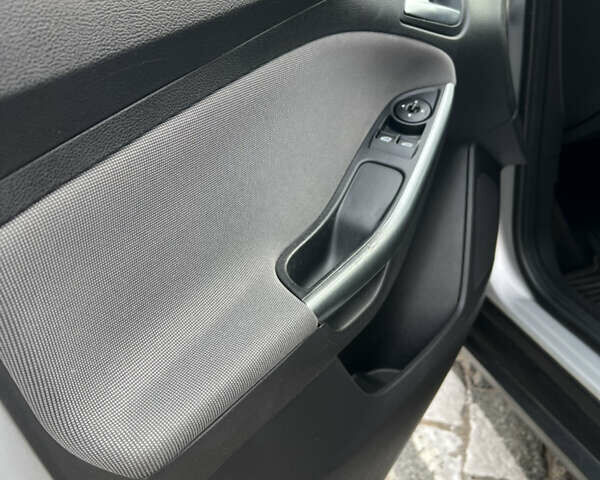 Серый Форд Фокус, объемом двигателя 2 л и пробегом 125 тыс. км за 8200 $, фото 17 на Automoto.ua