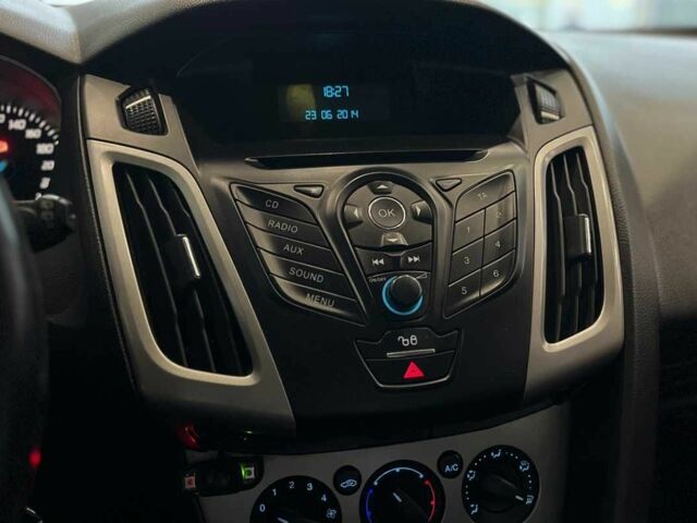 Форд Фокус 2014 у Львові на Automoto.ua Сірий Форд Фокус, об'ємом двигуна 1.6 л та пробігом 263 тис. км за 7600 $, фото 12 на Automoto.ua