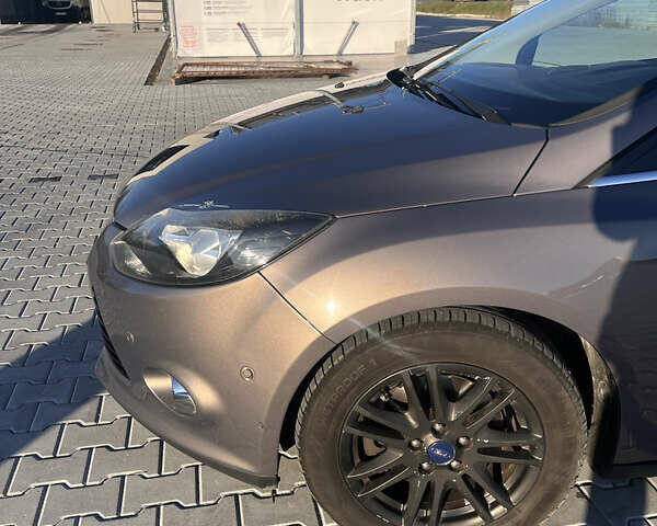 Серый Форд Фокус, объемом двигателя 2 л и пробегом 243 тыс. км за 9150 $, фото 10 на Automoto.ua