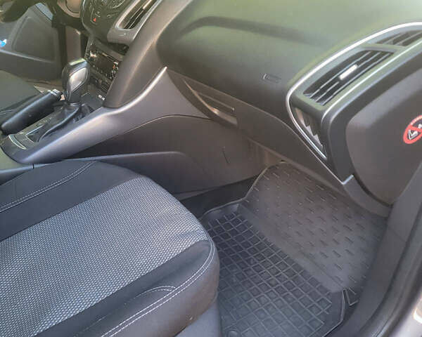 Форд Фокус 2014 в Ивано-Франковске на Automoto.ua Серый Форд Фокус, объемом двигателя 2 л и пробегом 205 тыс. км за 8777 $, фото 5 на Automoto.ua