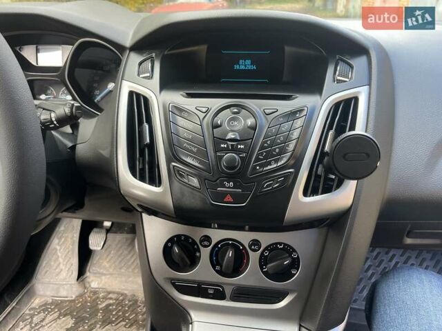 Форд Фокус 2014 у Нежине на Automoto.ua Сірий Форд Фокус, об'ємом двигуна 1.6 л та пробігом 230 тис. км за 8000 $, фото 23 на Automoto.ua