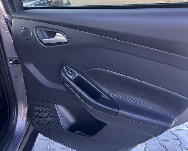 Серый Форд Фокус, объемом двигателя 2 л и пробегом 243 тыс. км за 9150 $, фото 24 на Automoto.ua