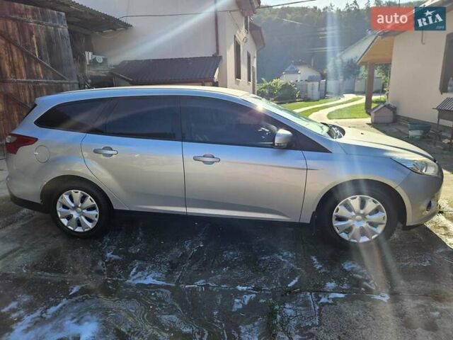 Серый Форд Фокус, объемом двигателя 2 л и пробегом 275 тыс. км за 8100 $, фото 6 на Automoto.ua