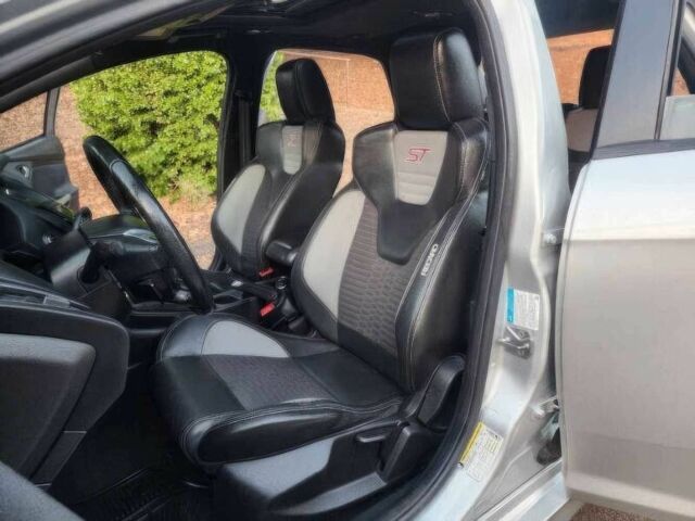 Сірий Форд Фокус, об'ємом двигуна 2 л та пробігом 86 тис. км за 9700 $, фото 5 на Automoto.ua