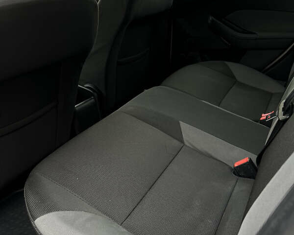 Серый Форд Фокус, объемом двигателя 2 л и пробегом 125 тыс. км за 8200 $, фото 18 на Automoto.ua