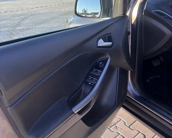 Серый Форд Фокус, объемом двигателя 2 л и пробегом 243 тыс. км за 9150 $, фото 36 на Automoto.ua