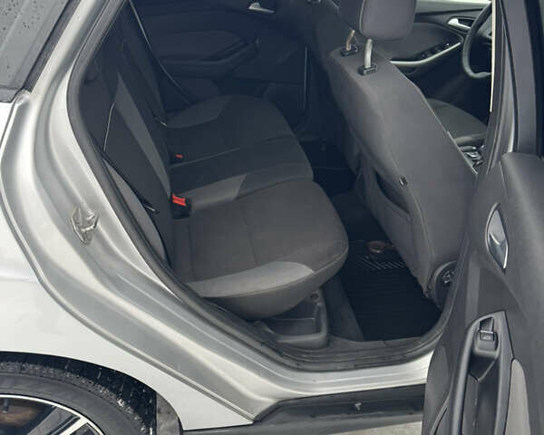 Серый Форд Фокус, объемом двигателя 1.56 л и пробегом 280 тыс. км за 7500 $, фото 7 на Automoto.ua