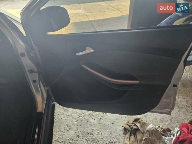 Серый Форд Фокус, объемом двигателя 2 л и пробегом 275 тыс. км за 8100 $, фото 18 на Automoto.ua