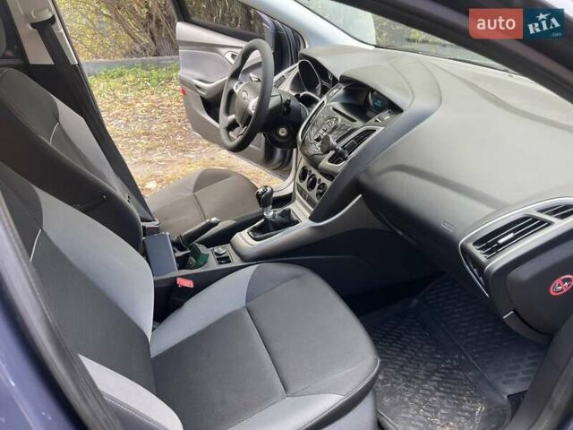 Форд Фокус 2014 у Нежине на Automoto.ua Сірий Форд Фокус, об'ємом двигуна 1.6 л та пробігом 230 тис. км за 8000 $, фото 17 на Automoto.ua
