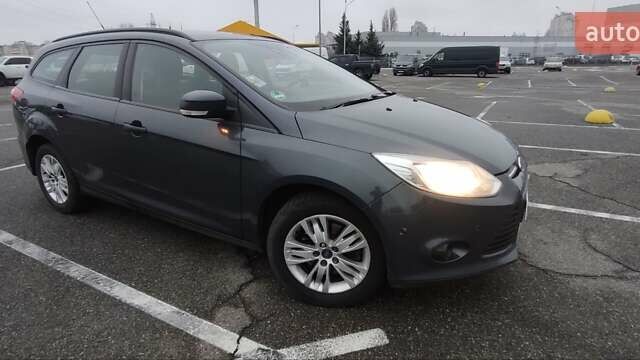 Сірий Форд Фокус, об'ємом двигуна 2 л та пробігом 212 тис. км за 7999 $, фото 2 на Automoto.ua