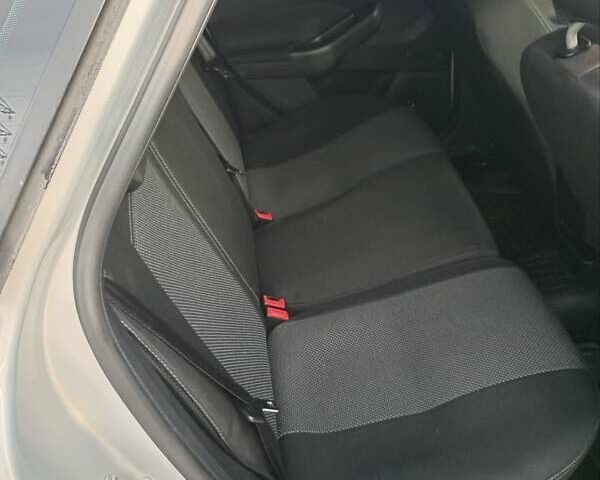 Сірий Форд Фокус, об'ємом двигуна 1.59 л та пробігом 272 тис. км за 9500 $, фото 2 на Automoto.ua