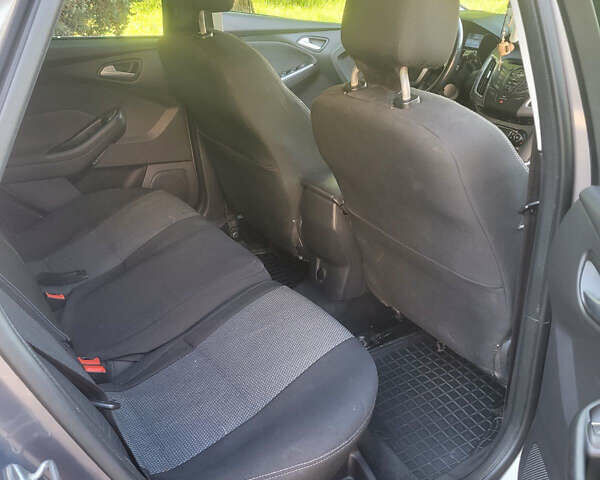 Форд Фокус 2014 в Ивано-Франковске на Automoto.ua Серый Форд Фокус, объемом двигателя 2 л и пробегом 205 тыс. км за 8777 $, фото 6 на Automoto.ua