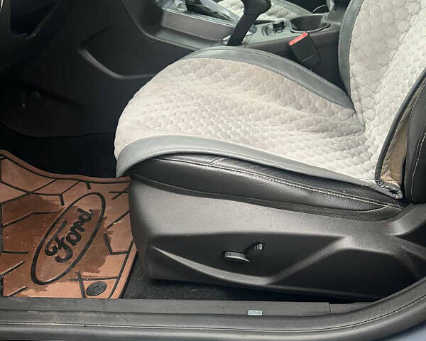 Серый Форд Фокус, объемом двигателя 2 л и пробегом 300 тыс. км за 8400 $, фото 5 на Automoto.ua