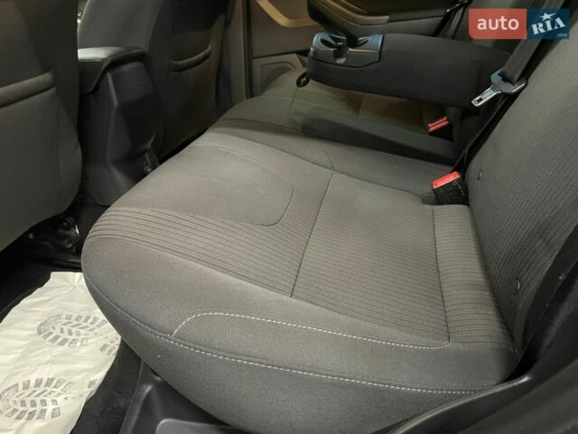 Сірий Форд Фокус, об'ємом двигуна 1.6 л та пробігом 224 тис. км за 8900 $, фото 28 на Automoto.ua