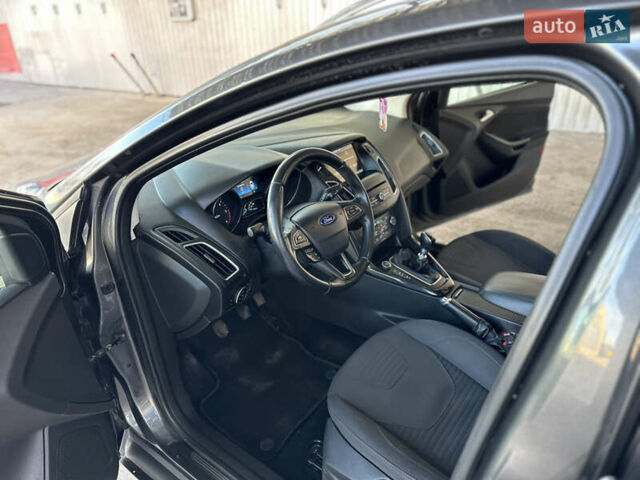 Серый Форд Фокус, объемом двигателя 1.6 л и пробегом 269 тыс. км за 8999 $, фото 10 на Automoto.ua