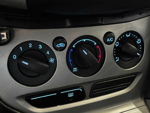 Форд Фокус 2014 у Львові на Automoto.ua Сірий Форд Фокус, об'ємом двигуна 1.6 л та пробігом 263 тис. км за 7600 $, фото 14 на Automoto.ua