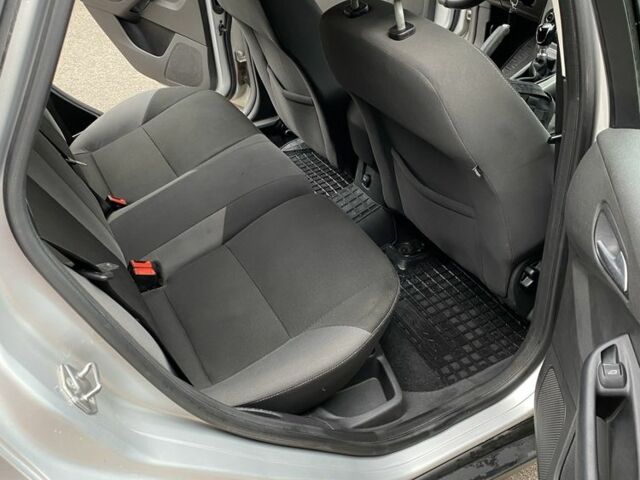 Серый Форд Фокус, объемом двигателя 1.6 л и пробегом 210 тыс. км за 8000 $, фото 5 на Automoto.ua