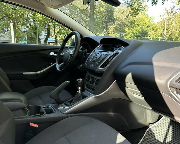 Серый Форд Фокус, объемом двигателя 1.56 л и пробегом 250 тыс. км за 7550 $, фото 16 на Automoto.ua